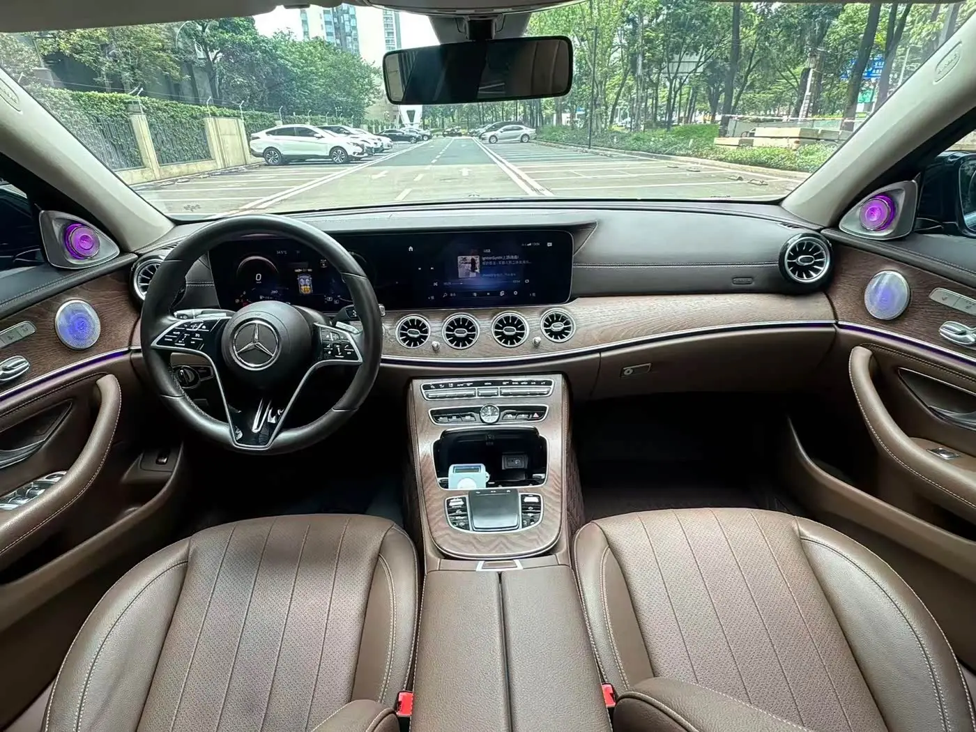 Mercedes-Benz E-Class 2023 — Photo 7/12