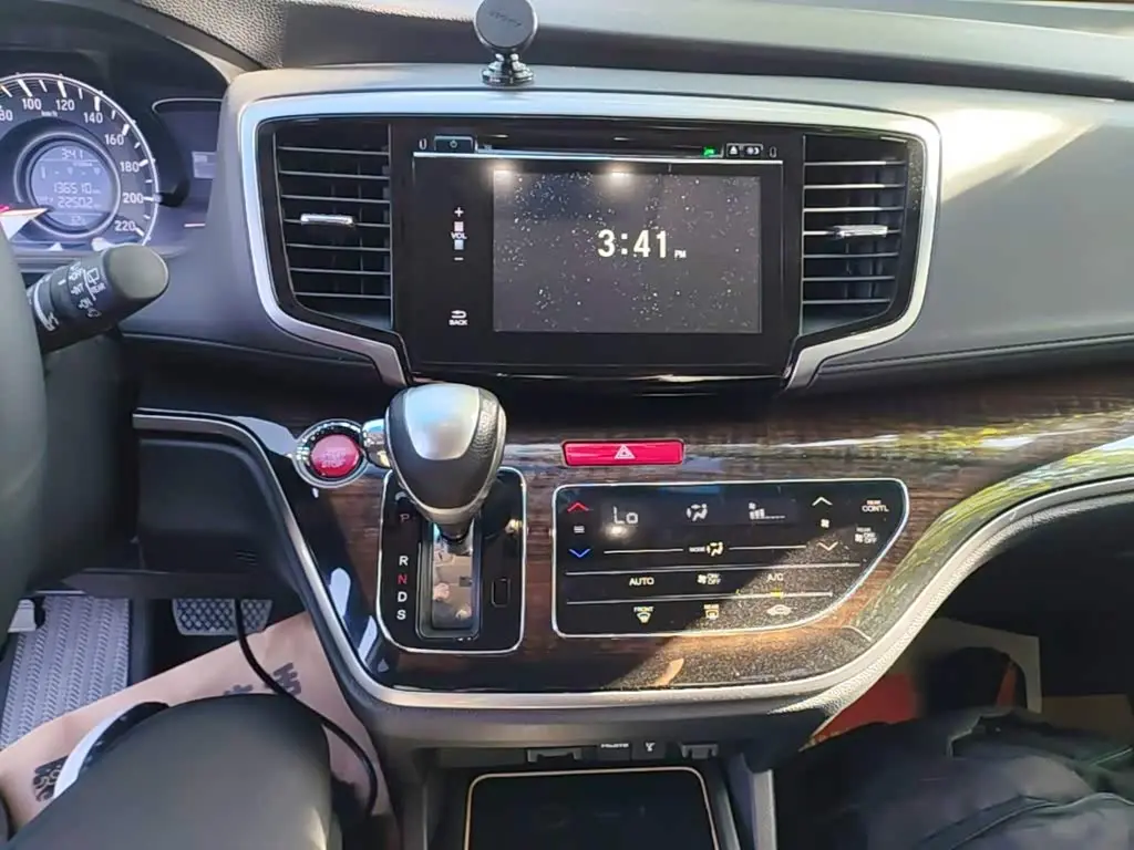 Honda Odyssey 2016 — ფოტო 13/20