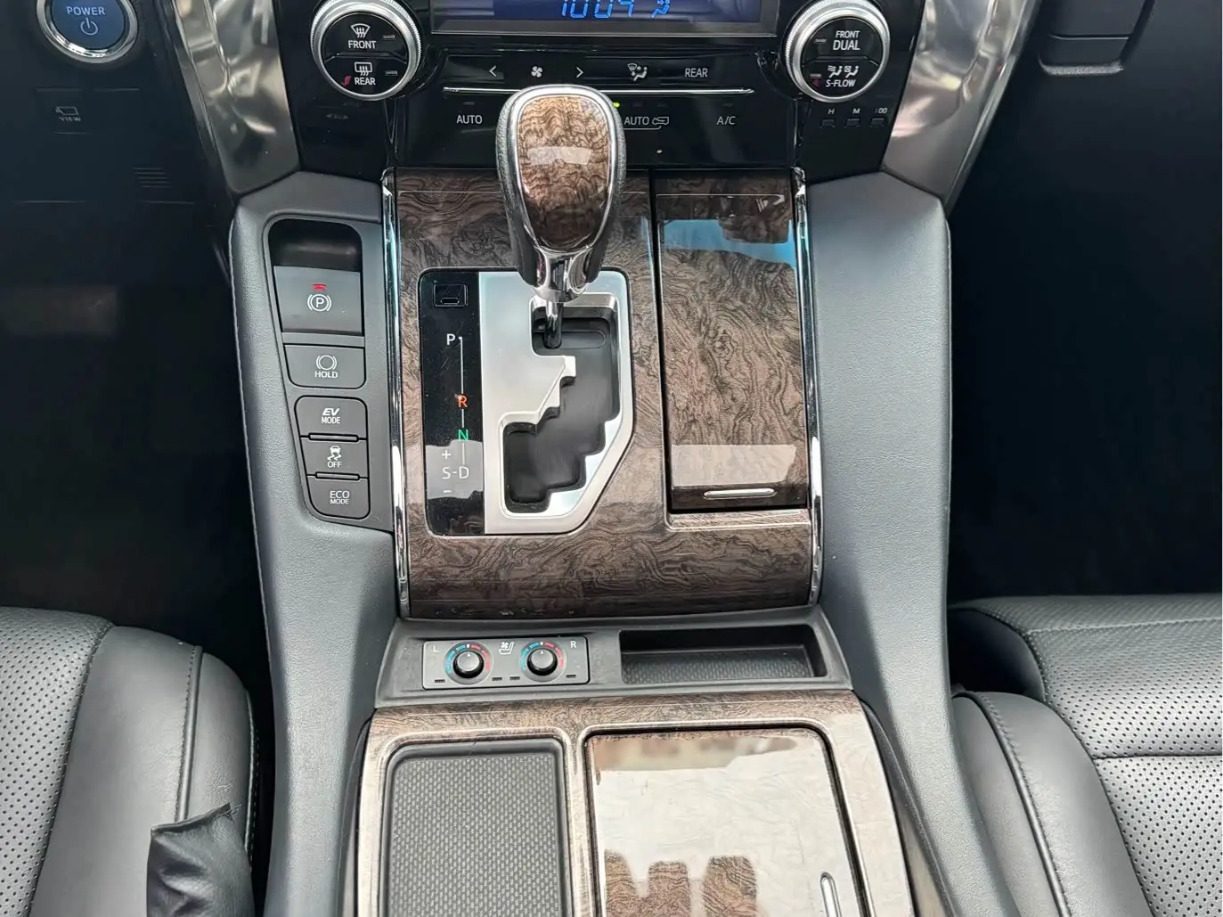 Toyota Vellfire 2021 — Photo 11/17