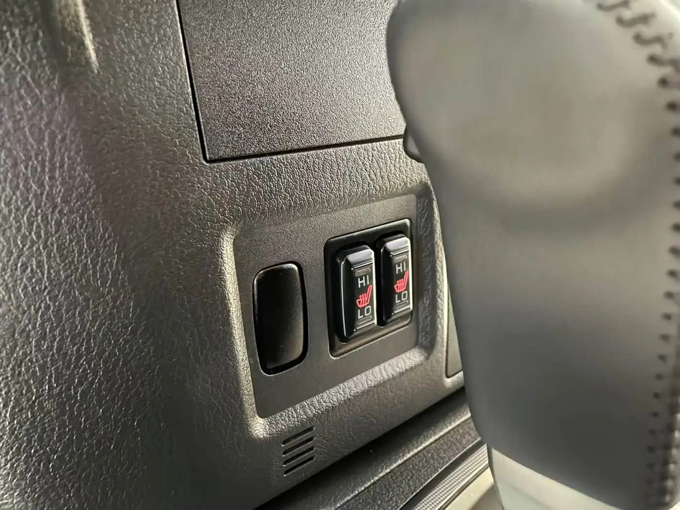 Mitsubishi Pajero 2017 — Photo 10/18