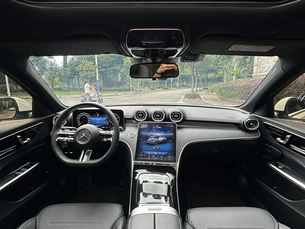 Mercedes-Benz C-Class 2023 — Фото 8/20