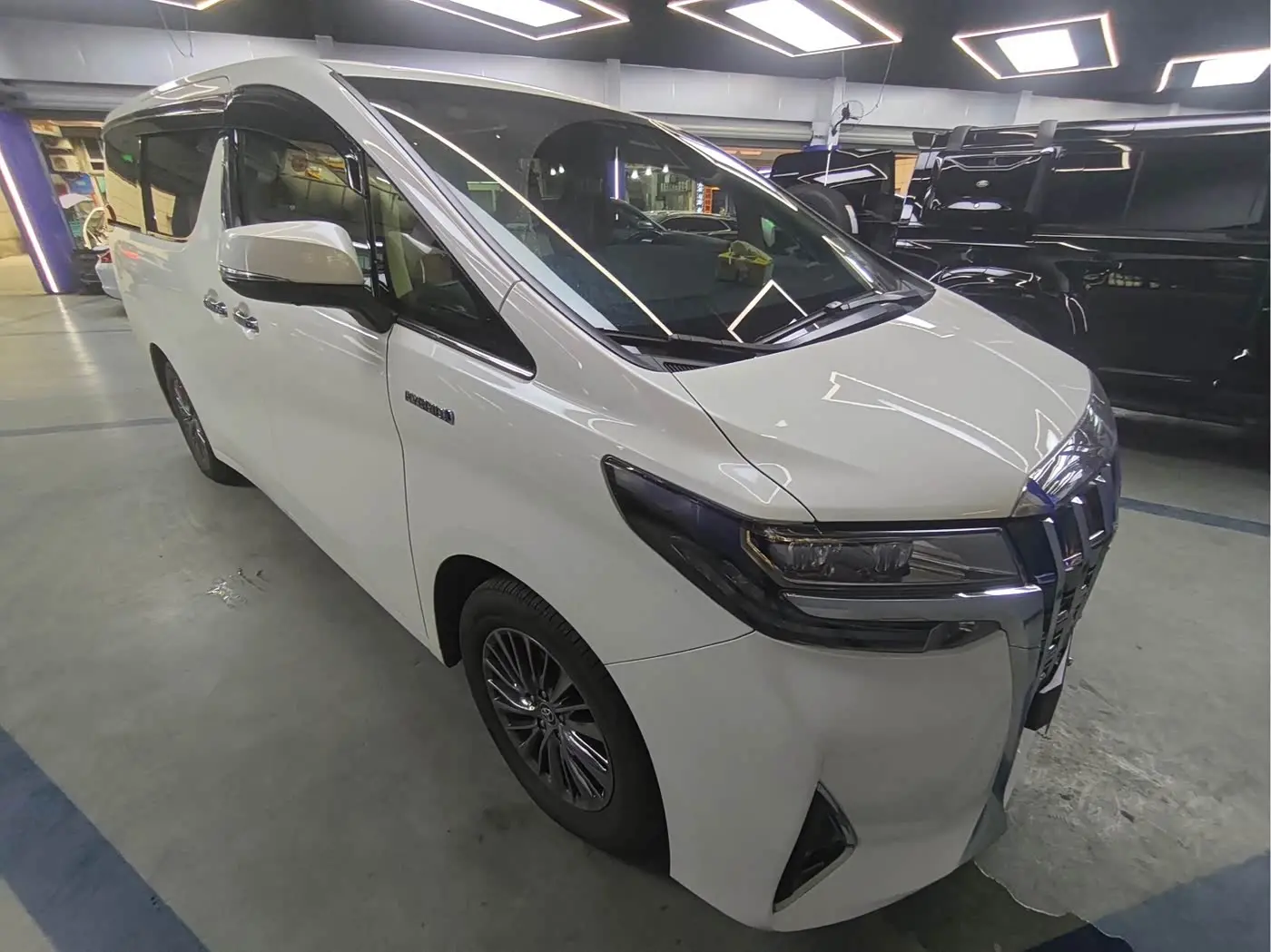 Toyota Alphard 2021 — Фото 5/10