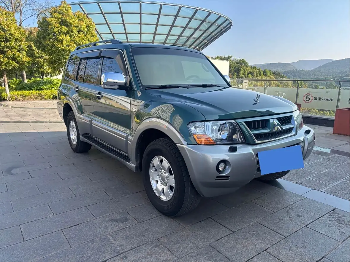 Mitsubishi Pajero 2016 — Şəkil 3/16