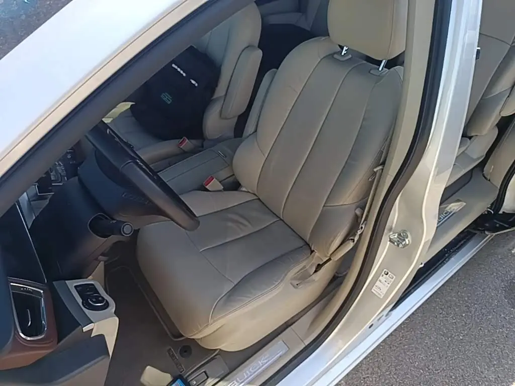Buick GL8 2016 — Photo 14/19