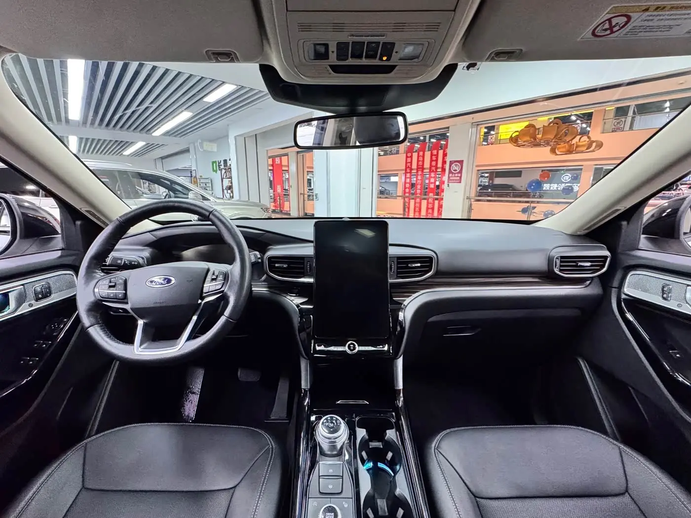 Ford Explorer 2021 — Photo 8/14