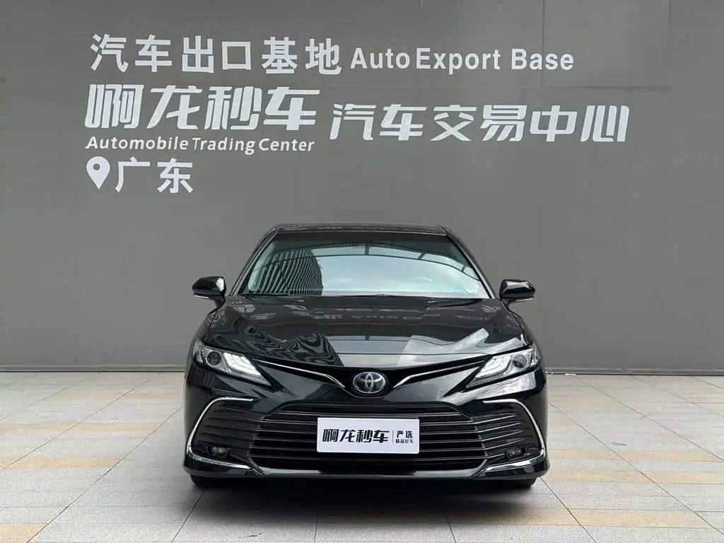 Toyota Camry 2022 — Фото 2/14