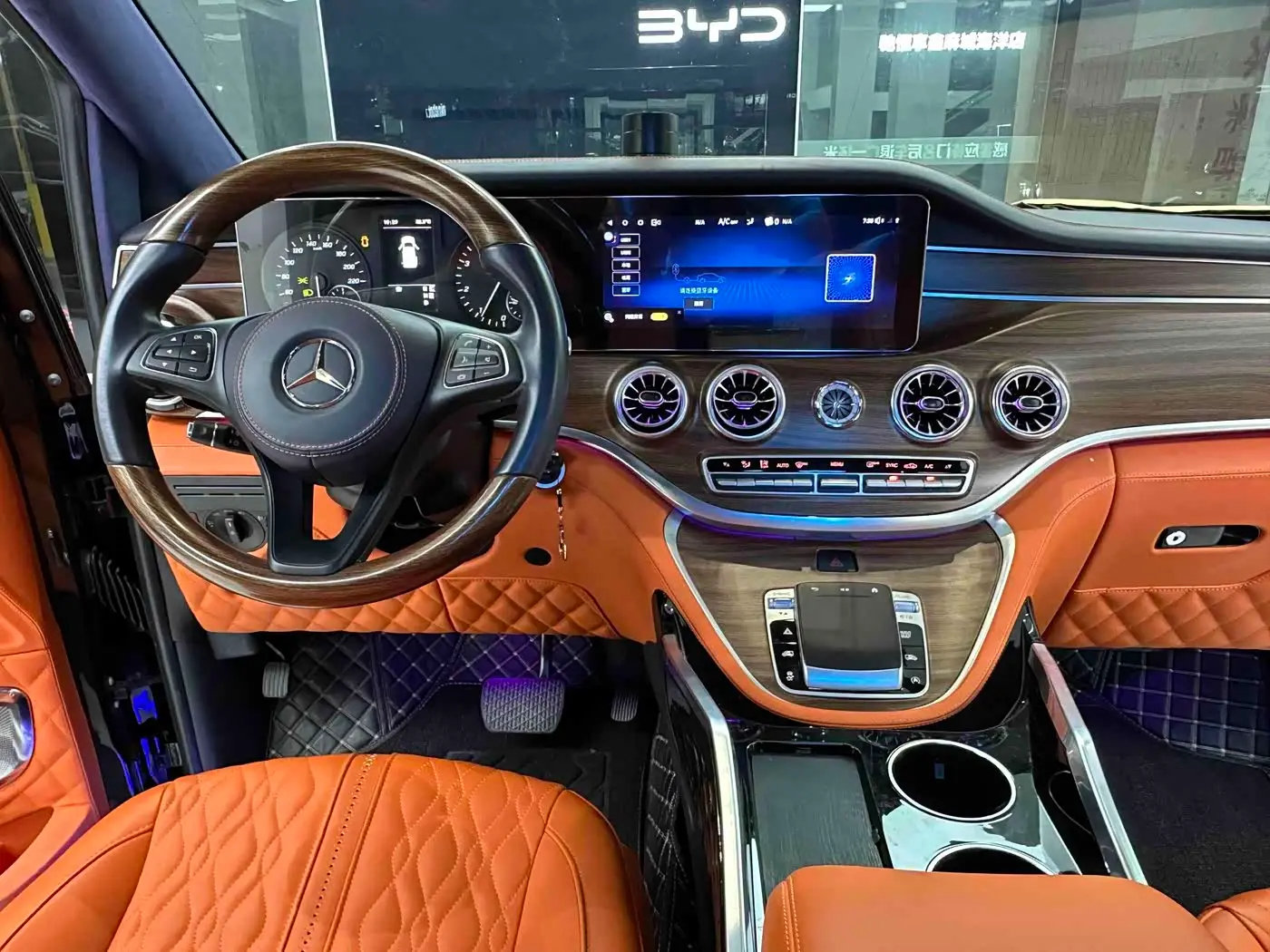 Mercedes-Benz Vito 2024 — Photo 13/16