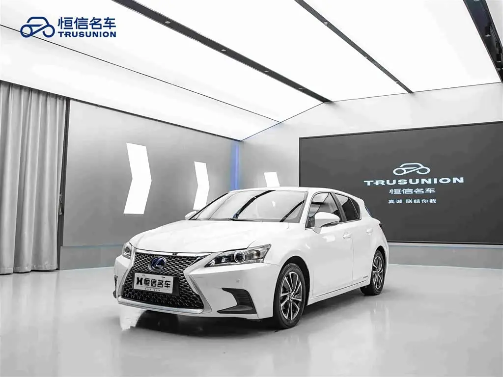 Lexus CT 2018 — Фото 3/20