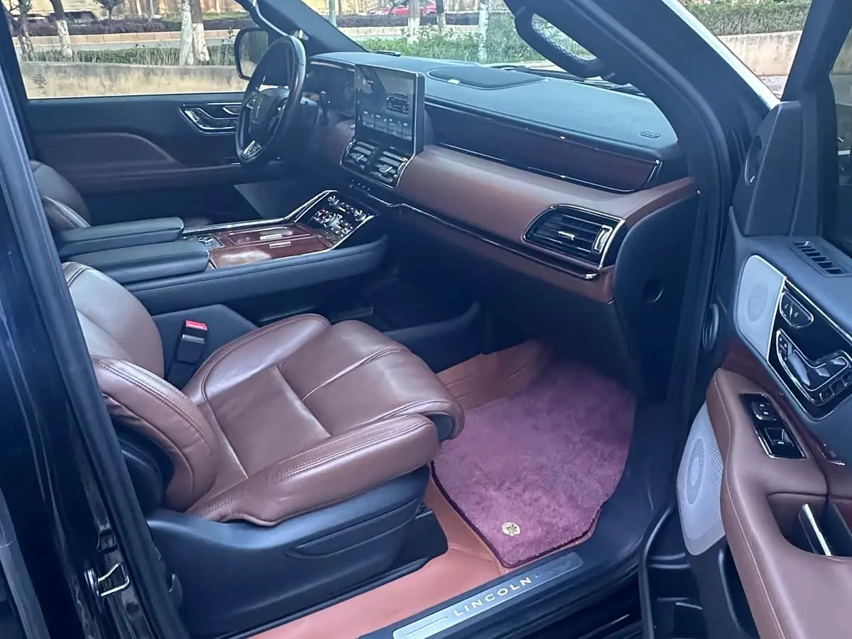 Lincoln Navigator 2024 — Photo 18/20