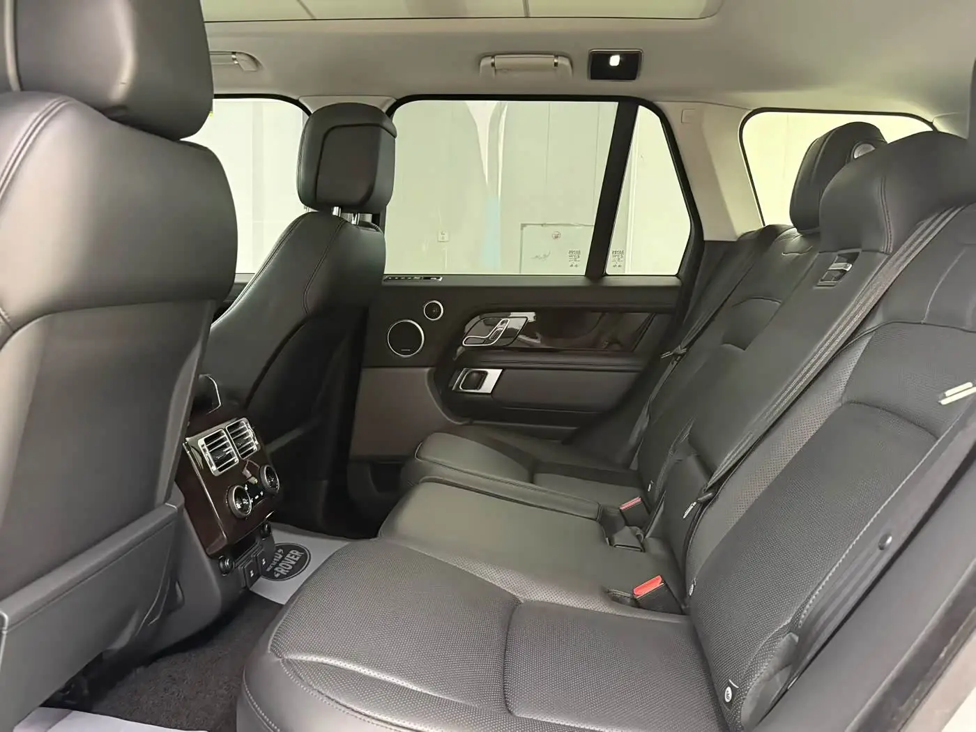 Land Rover Range Rover 2020 — Photo 6/9