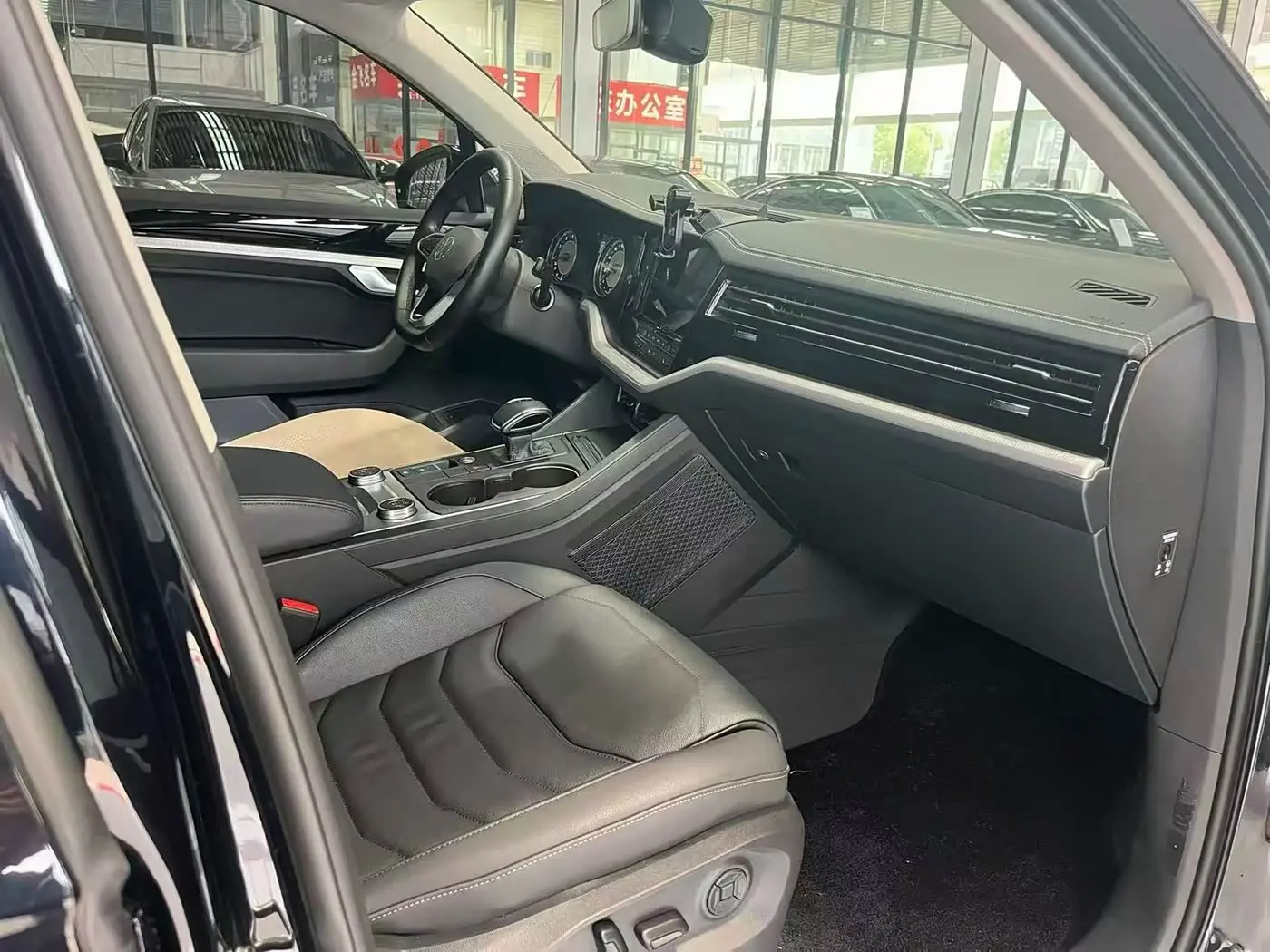 Volkswagen Touareg 2021 — Photo 7/9