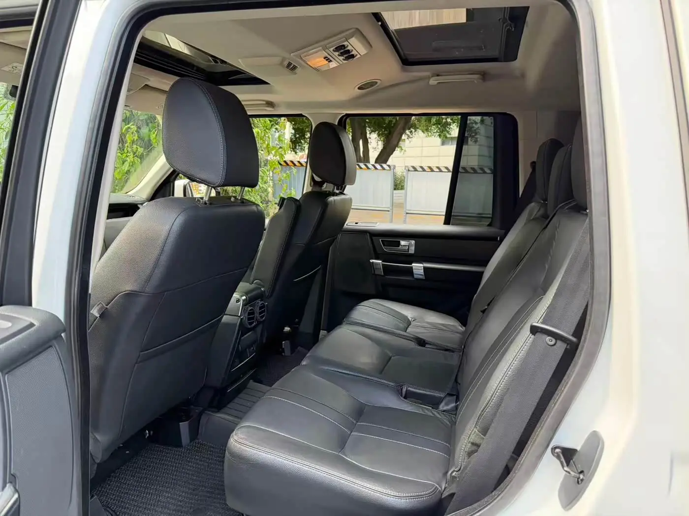 Land Rover Discovery 2016 — Photo 9/13