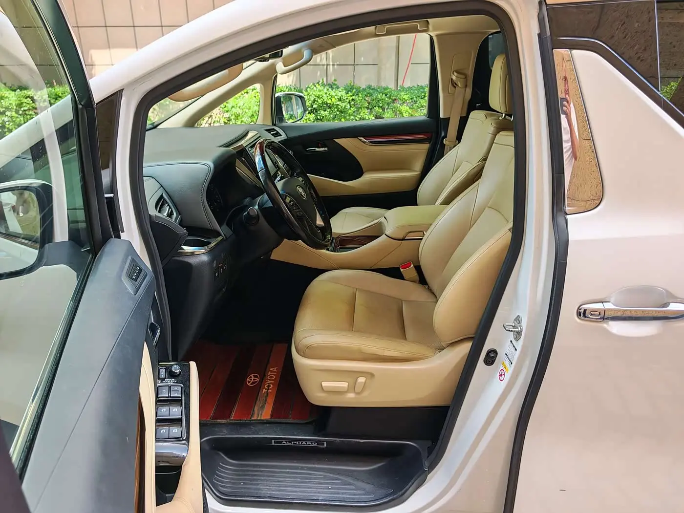 Toyota Alphard 2016 — Фото 8/18