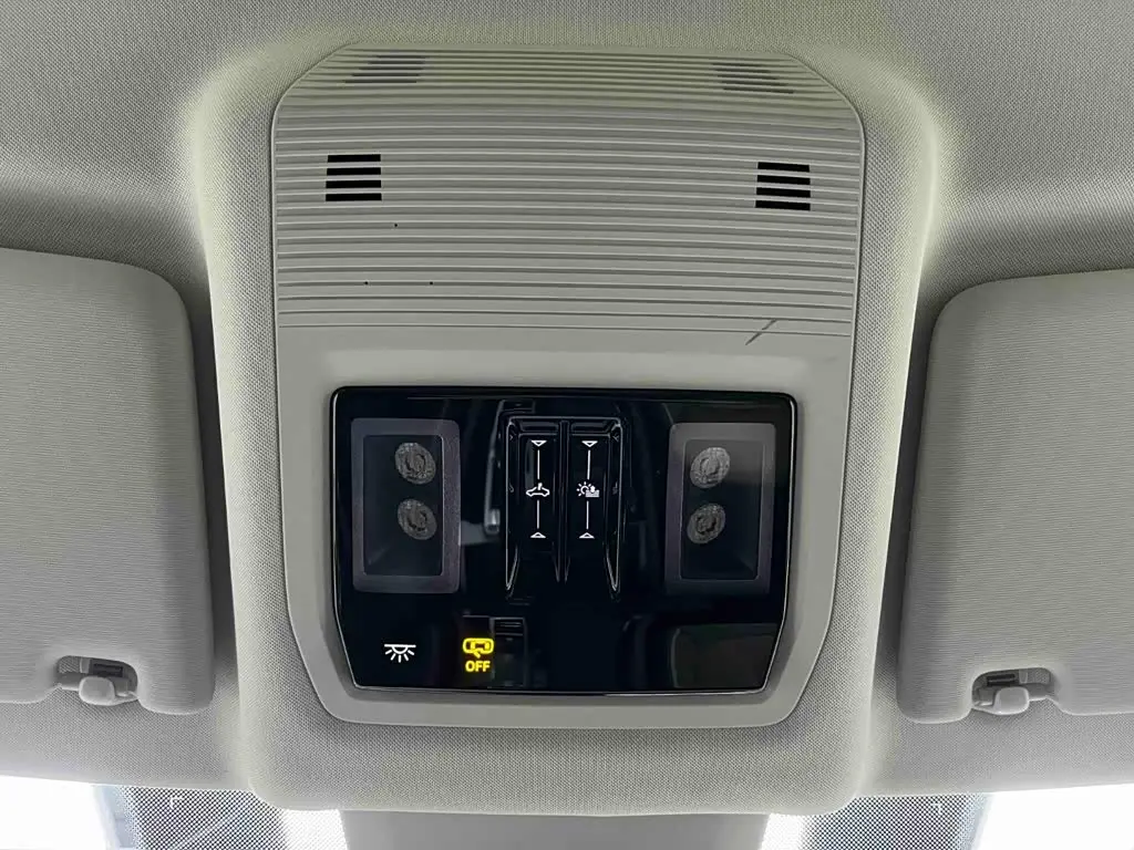Volkswagen Viloran 2023 — ფოტო 13/20