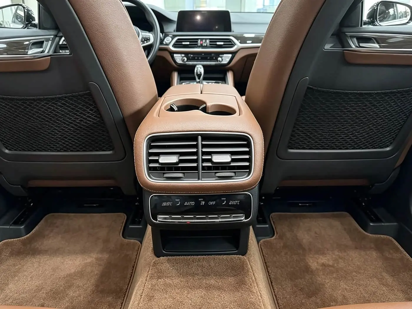 Mercedes-Benz GLE 2024 — Photo 8/14
