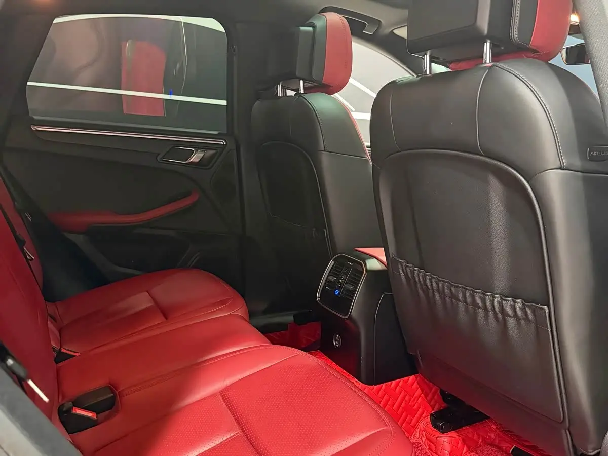 Porsche Macan 2019 — Photo 8/9