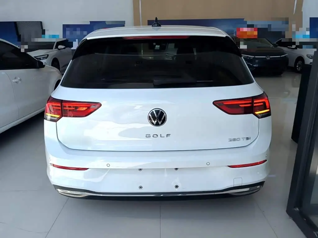 Volkswagen Golf 2024 — Photo 6/20