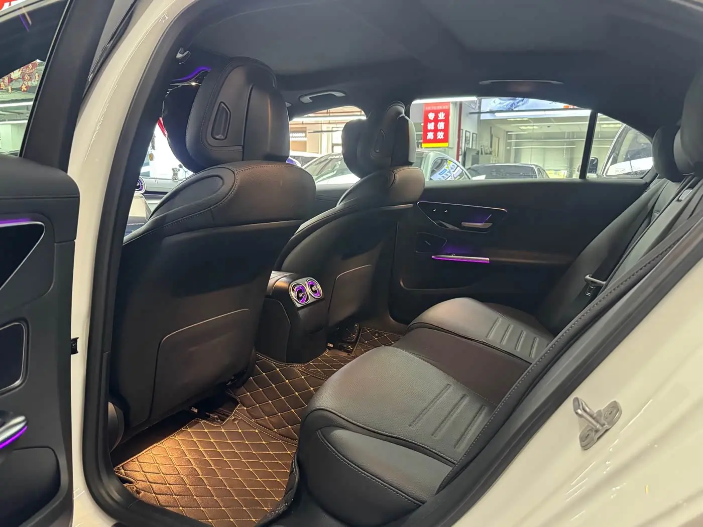 Mercedes-Benz C-Class 2024 — Photo 7/11