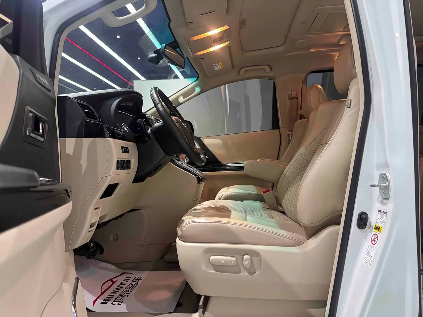 Toyota Alphard 2013 — Photo 5/20