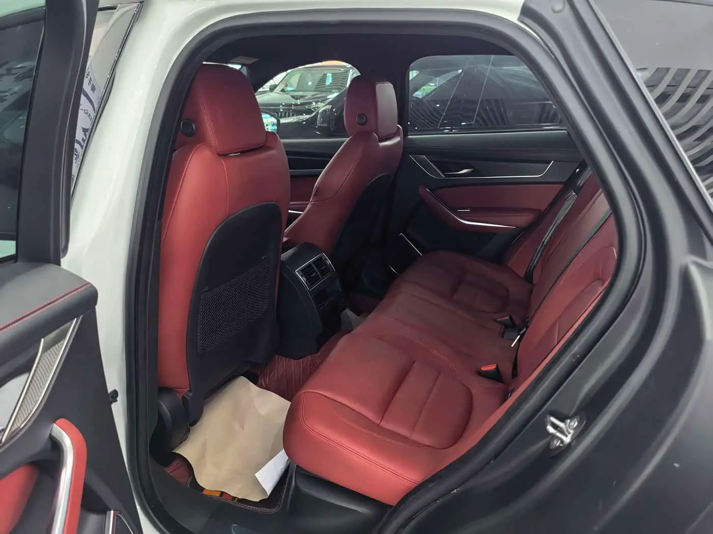 Jaguar F-PACE 2023 — Photo 7/11