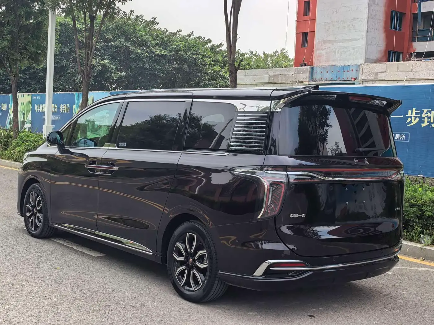 Hongqi HQ9 2023 — Фото 7/20