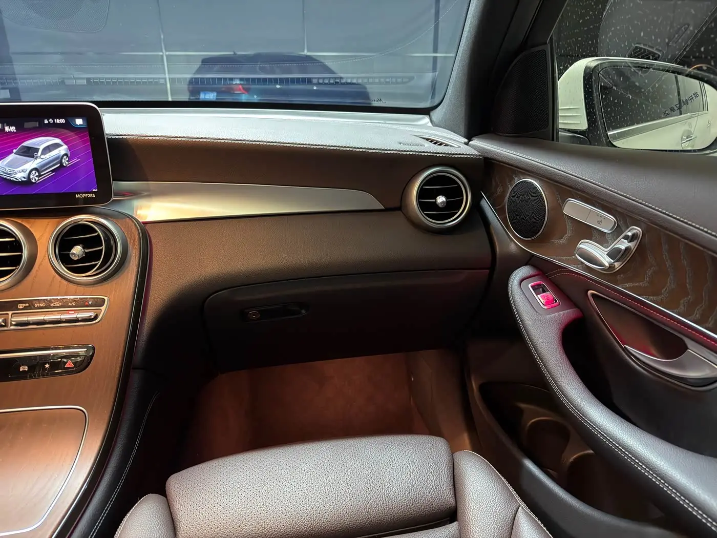 Mercedes-Benz GLC 2020 — Photo 11/20