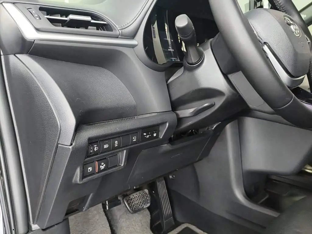 Toyota Granvia 2024 — Photo 8/18