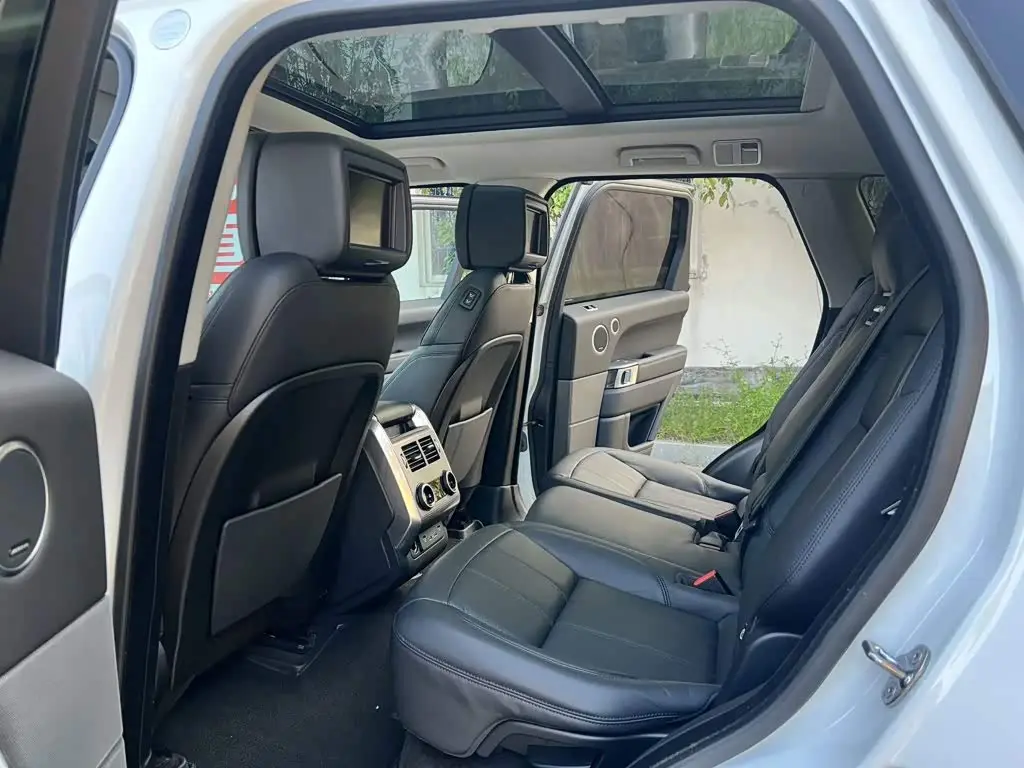 Land Rover Range Rover Sport 2019 — Photo 10/19