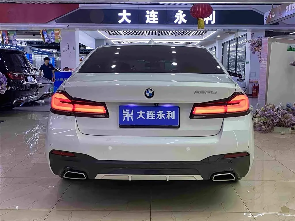 BMW 5 Series 2021 — Photo 16/18