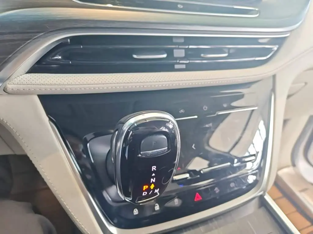 Buick GL8 2020 — Photo 14/20