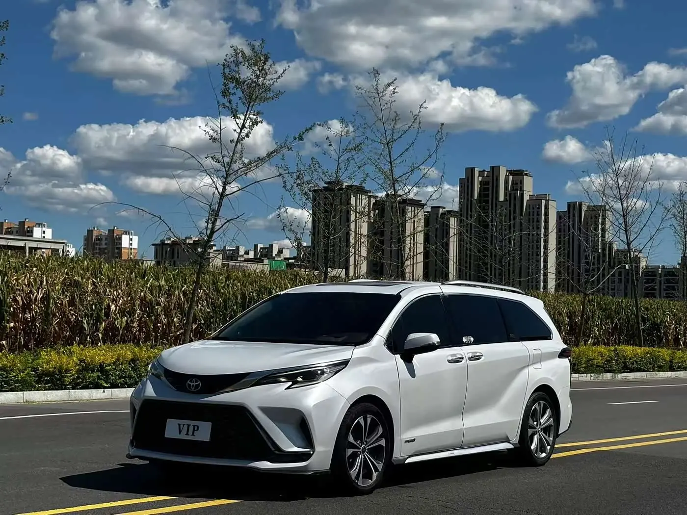 Toyota Granvia 2023 — Photo 1/9