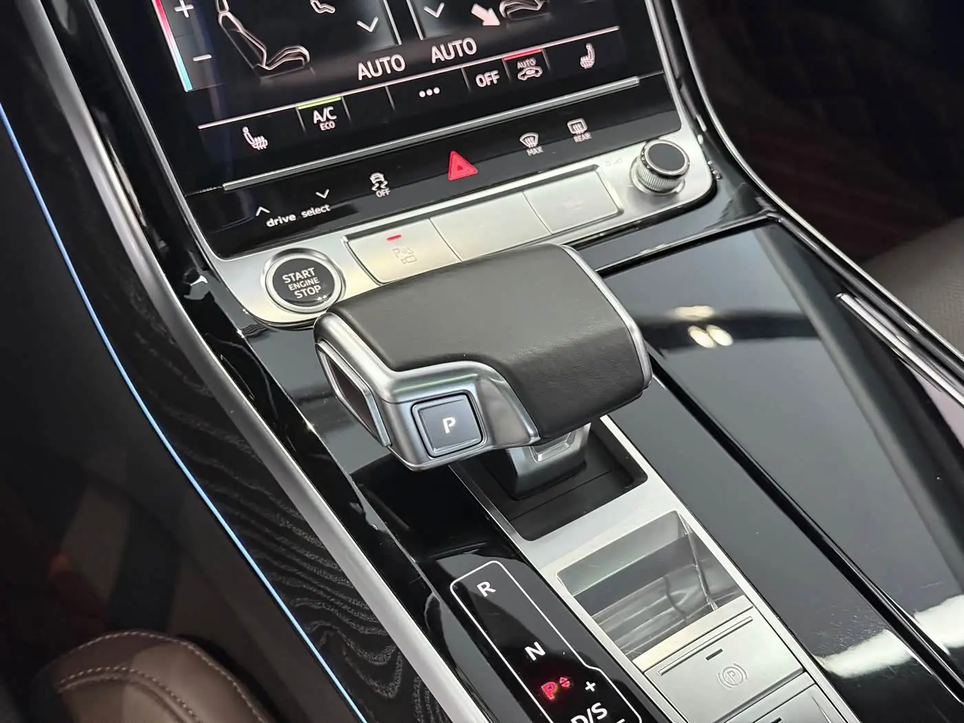 Audi A8 2021 — Photo 9/17