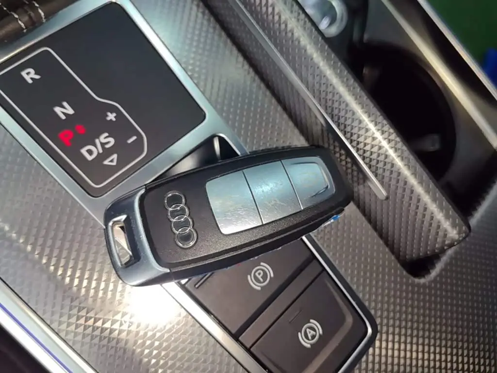 Audi A6L 2019 — Photo 8/19