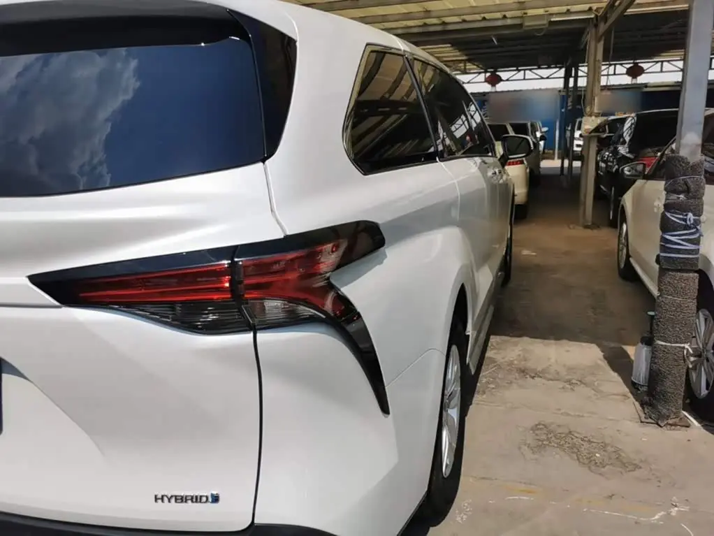 Toyota Granvia 2024 — Photo 8/20