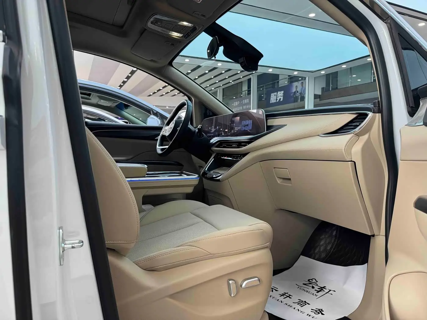 Buick GL8 New Energy 2025 — Фото 13/13