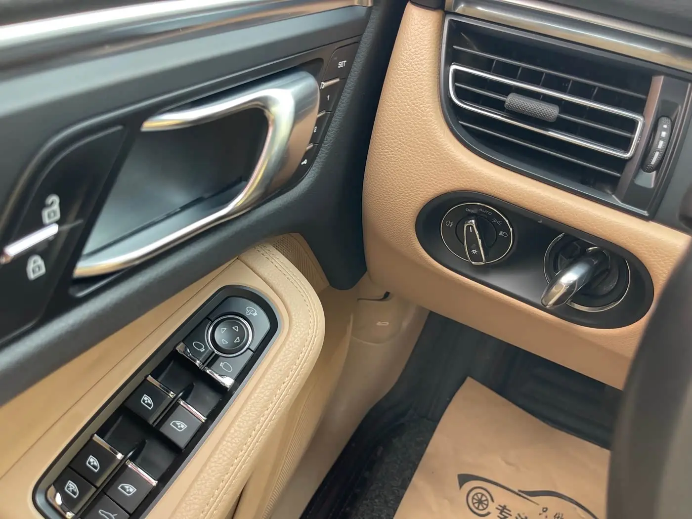 Porsche Macan 2020 — Photo 17/20