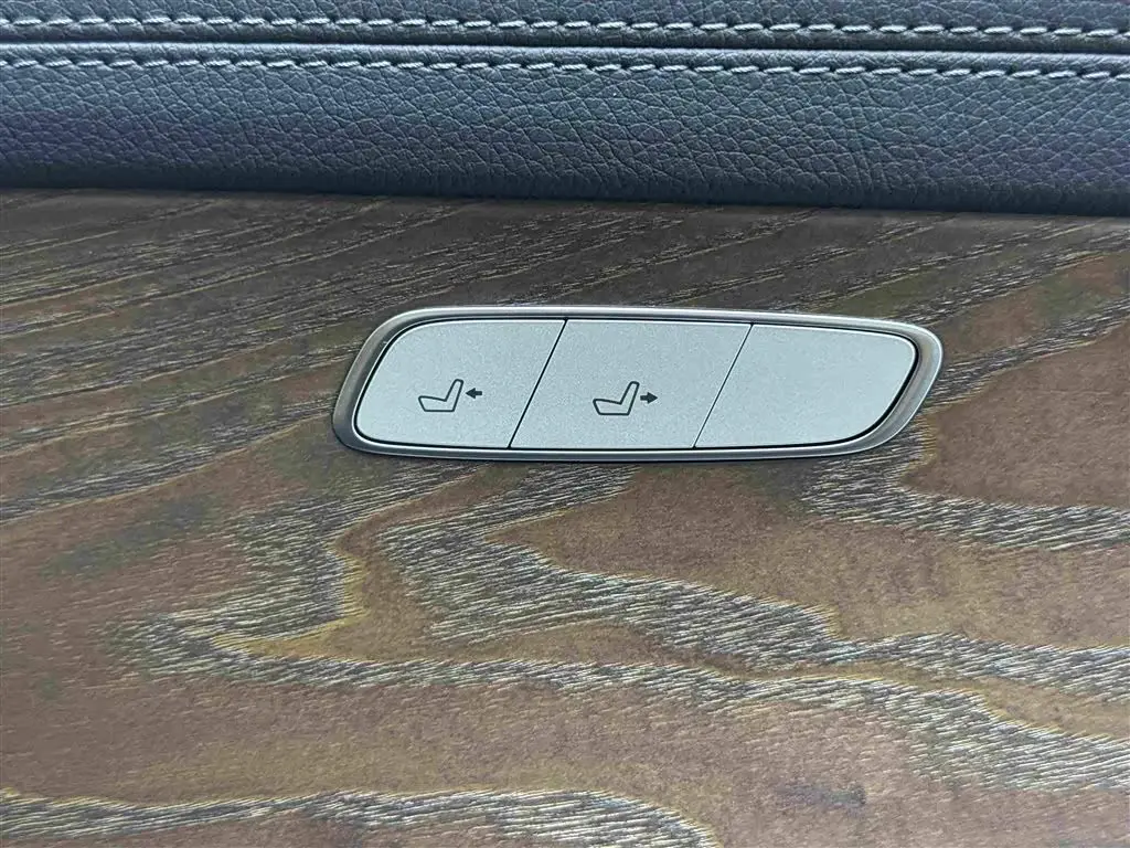 Mercedes-Benz E-Class 2018 — Photo 12/16