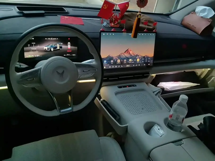 Voyah Auto Voyah Dreamer 2025 — Photo 12/16