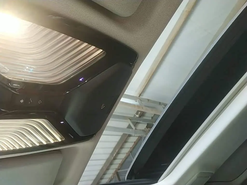 BMW 5 Series 2023 — Photo 17/19