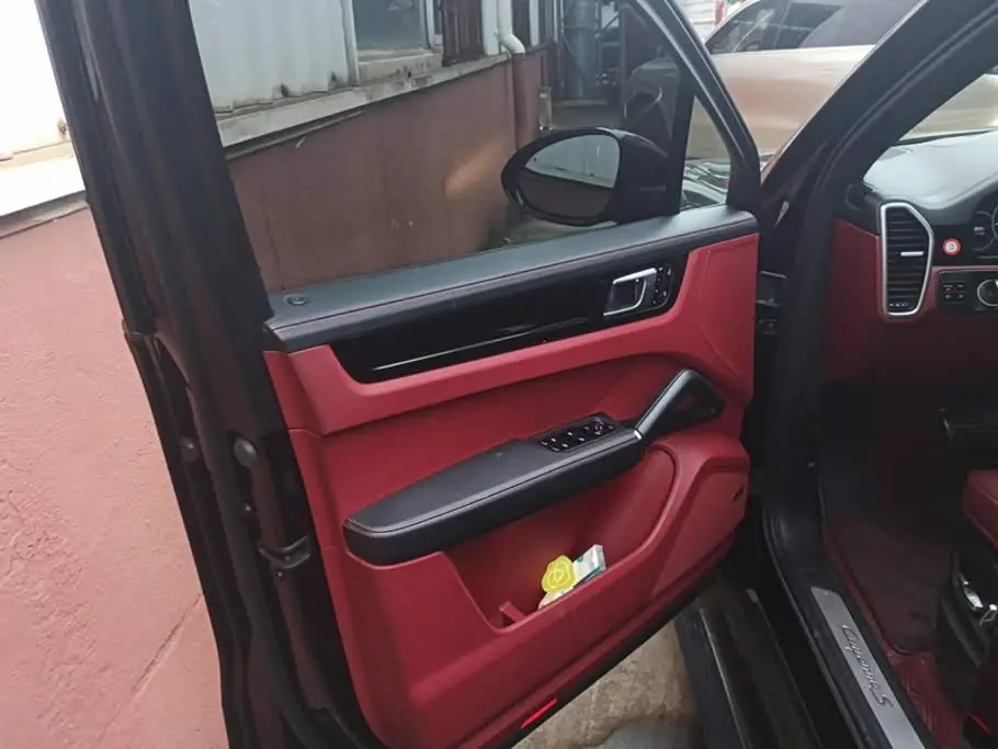 Porsche Cayenne 2019 — Photo 7/16