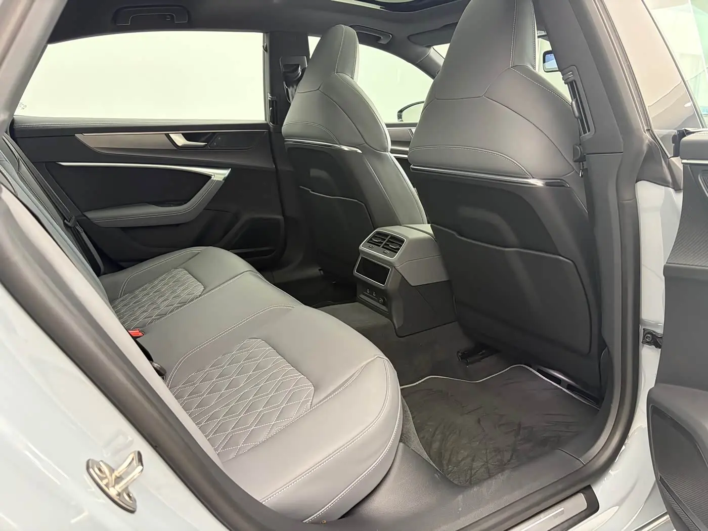 Audi A7L 2025 — Photo 11/15