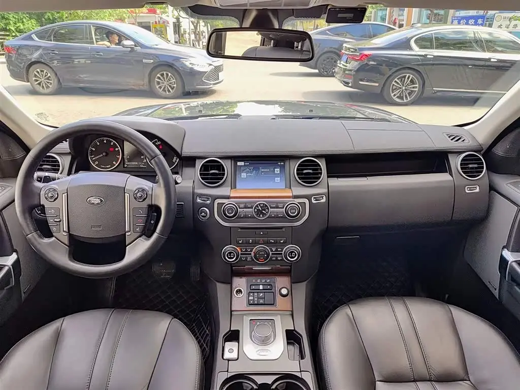Land Rover Discovery 2017 — Фото 10/11