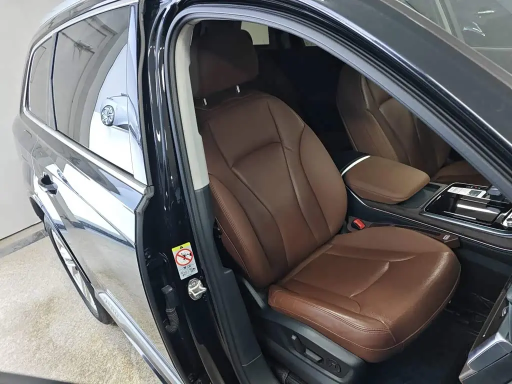 Audi Q7 2023 — Photo 20/20
