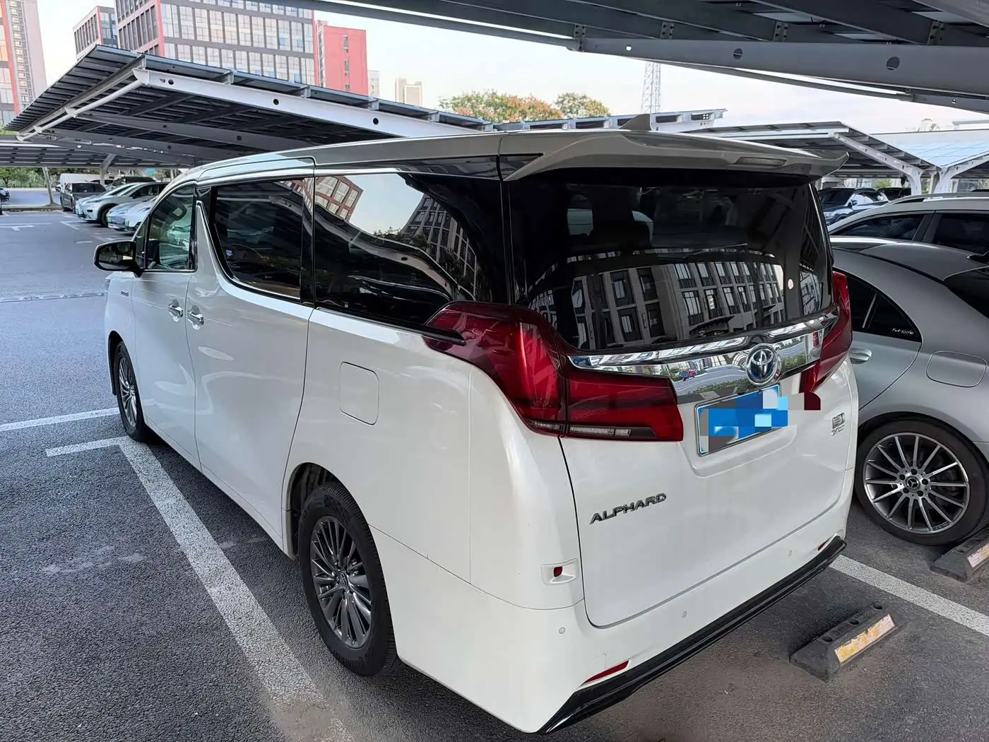 Toyota Alphard 2020 — Photo 3/8