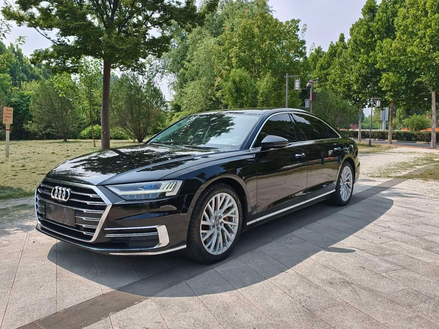 Audi A8 2019 — Фото 1/20