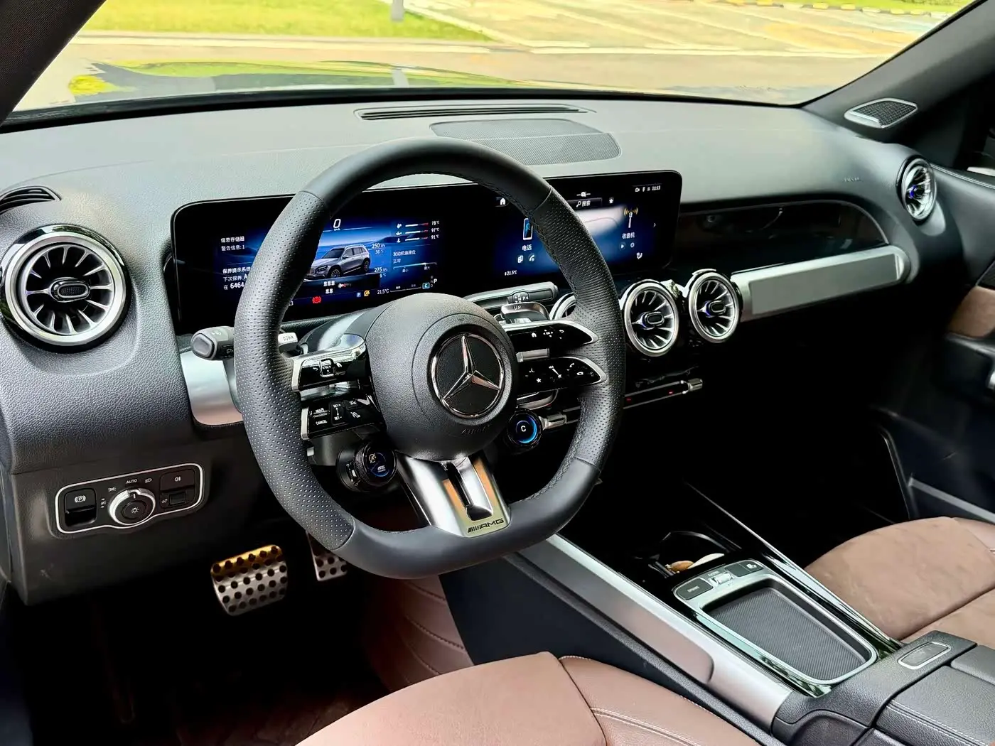 Mercedes-Benz GLB AMG 2025 — Фото 13/20