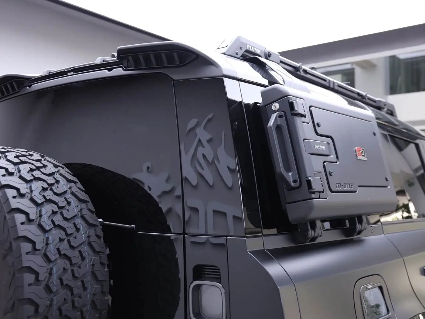 Land Rover Defender 2024 — Фото 11/20