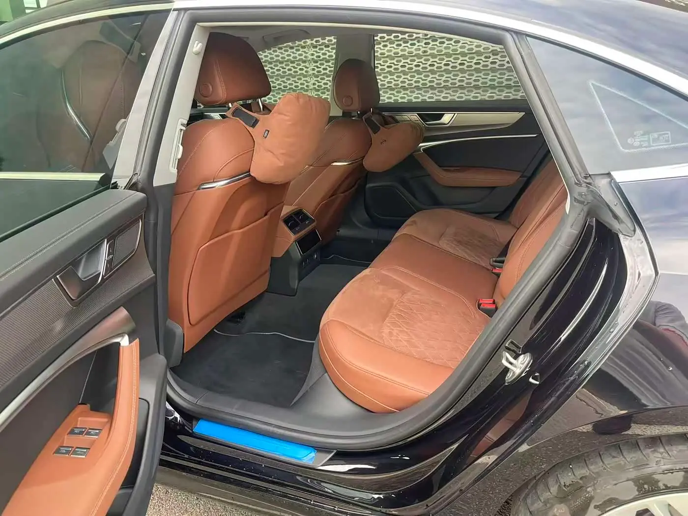 Audi A7L 2024 — Photo 7/10