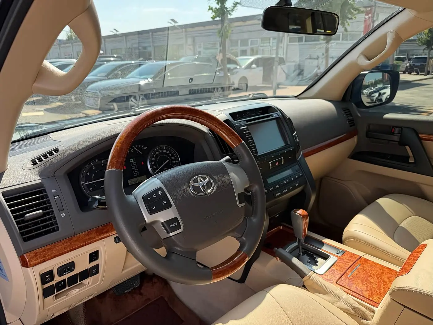 Toyota Land Cruiser 2015 — Photo 8/17