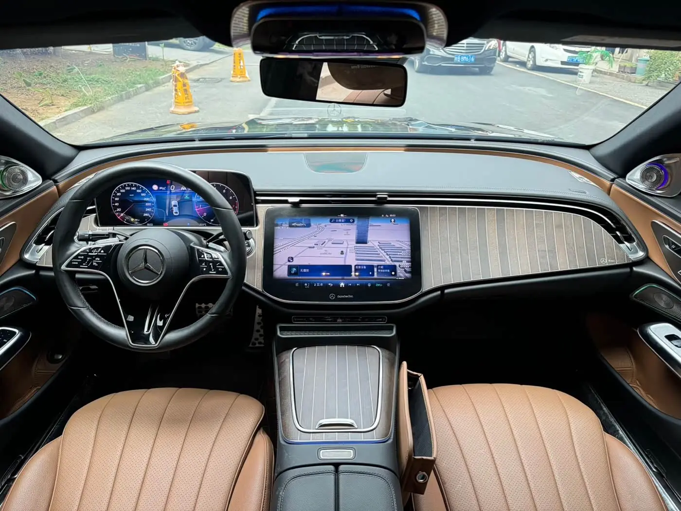 Mercedes-Benz E-Class 2024 — Photo 6/11